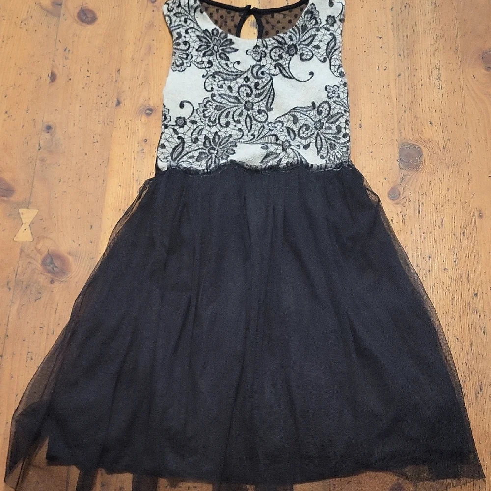 Elegant Knit & Tulle Dress - Picture 1 of 7
